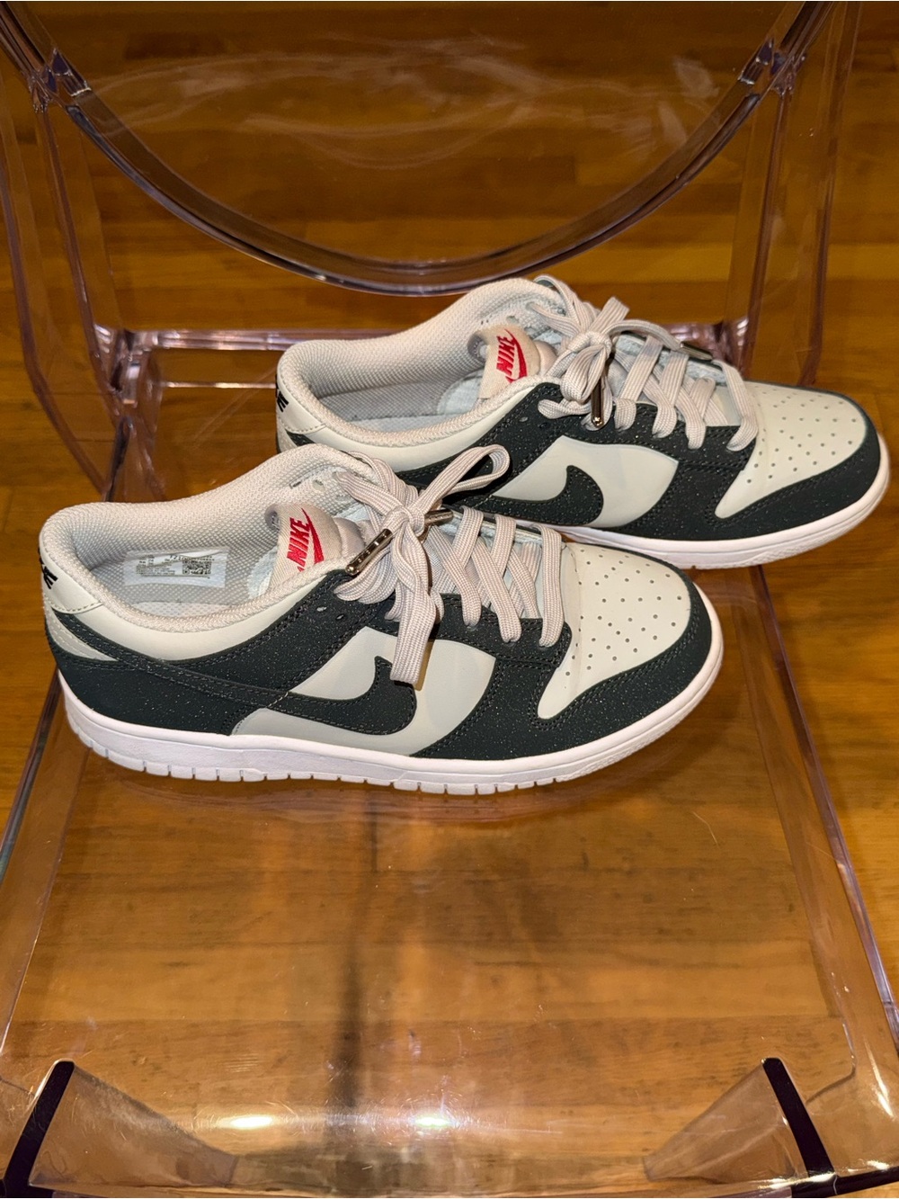 Nike Kids Low-Top Sneakers in White and Dark Green size 5.5Y